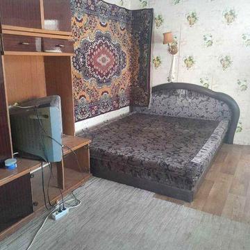 Дачка, газопалення. Вода i туалет у дворi. Ванни, душа немаэ. Ялинка