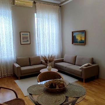 Петра Сагайдачного вул., 8