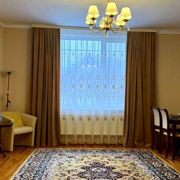 Продається двох поверхова квартира