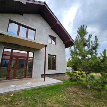 Продаётся новый просторный дом недалеко от воды, в районе Карачунов