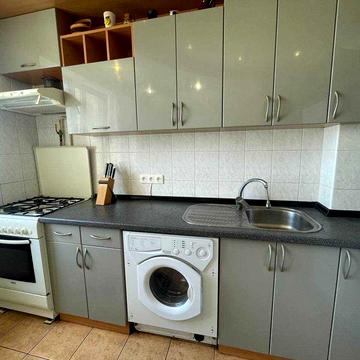 Здається 3к квартира біля метро