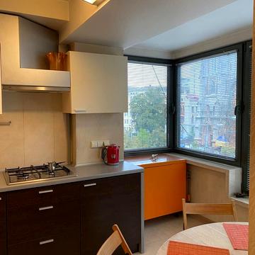 Велика Васильківська вул. (Червоноармійська), 102