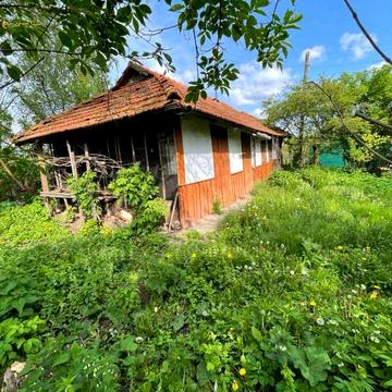 Продам земмлю з будинком під знос