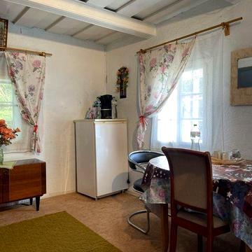 Продам  будинок поряд з Чернівцями