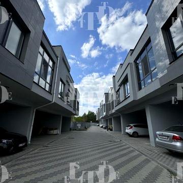 Продам танхаус 111 м.кв. Зелена поляна вул.Квартальна Бровари SL