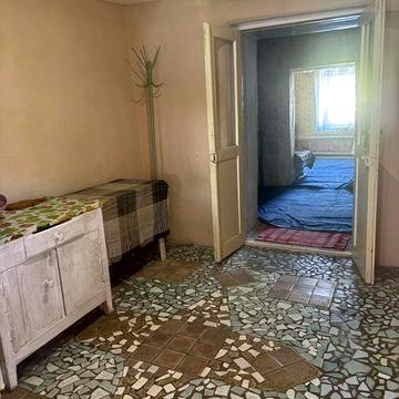 Сдам частину будинку у центрі міста.