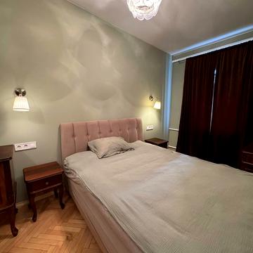 Леоніда Первомайського вул., 11