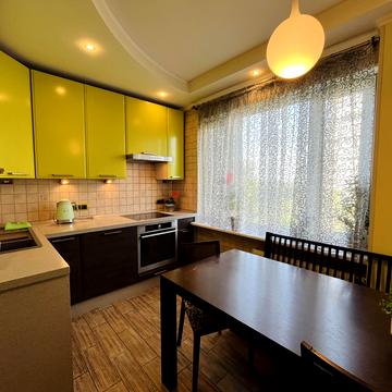 Композитора Лятошинського вул., 8