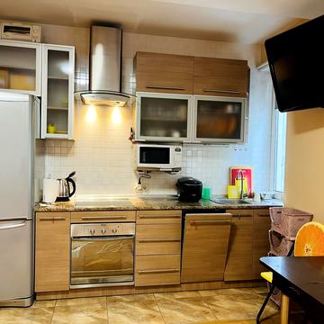 Волинська вул., 8