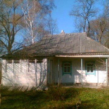 Маєток (дача): дім(хата)+сараї+земля 0,72 га с. Пасківщина Київ. обл.