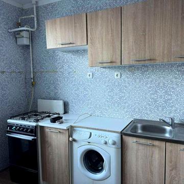 1-кім. квартира поруч з Дніпром з меблями і технікою за 8000грн