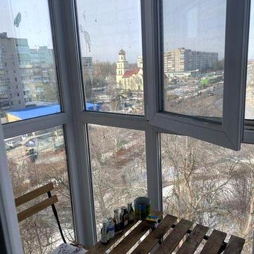 Поодам 3-х кім. кв на трикутнику на зупинці.