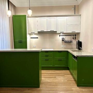 3 комнатная с ремонтом в центре города.