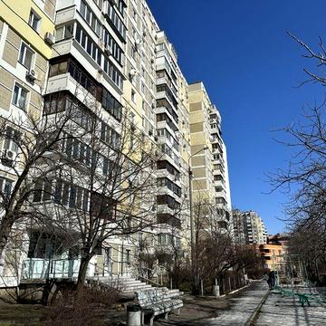 Продам 3-х кімнатну квартиру метро Осокорки