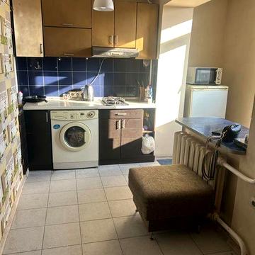 В.Васильківська  буд. 101, двокімнатна квартира біля метро.