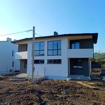 Збудований будинок-спарка на одній з центр.вулиць З.Води!Без комісії!