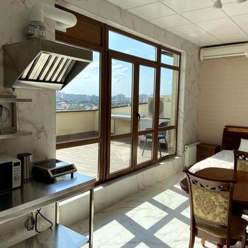 Квартира с террасой возле моря Золотой берег