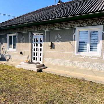 продам:) Будинок-господарство)торг