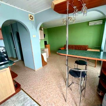 1 комнатная  квартира- студия на 10мкрн.