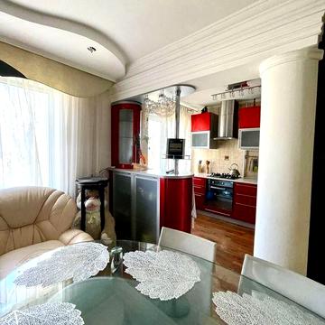 Продаж 3 к.  квартира з ремонтом Проспект Миру ,гараж  сертифікат