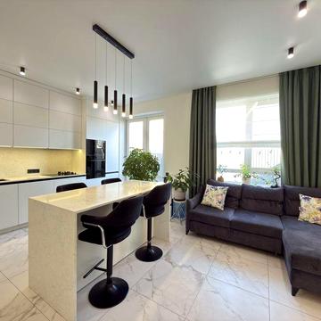 Новий таун з дизайнерським ремонтом з видом на озеро. Гостомель