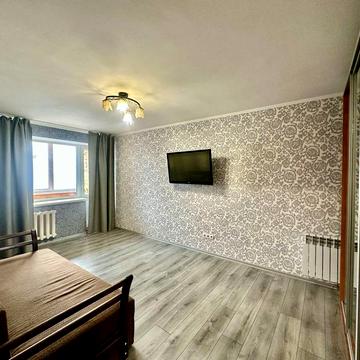 Вул. Іллєнка, 9. Ремонт, меблі, техніка. До метро 3 хв пішки. 3 поверх