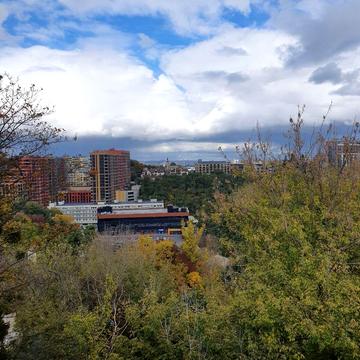 Кудрявська вул., 27-29