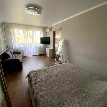 Продам 2 кімнтану квартиру по Героїв Ато