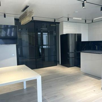 Центральна вул., 21