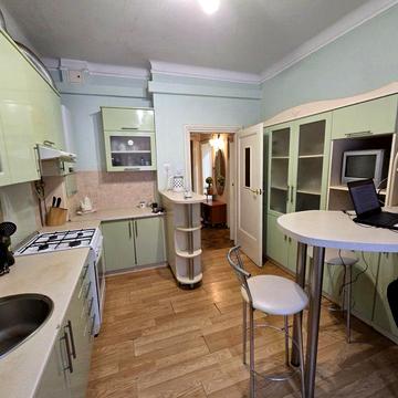 Продаж 3 кімнатна квартира вул. Вітовського , ближній центр, парк.