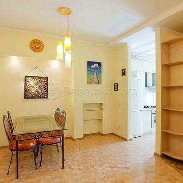 Код: 377. Раздельная трехкомнатная квартира на ул. Пироговской.