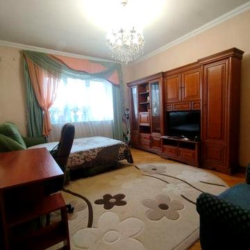 Здається в оренду 2-х кімнатна квартира в центрі міста  вул Міцкевича