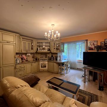 Машинобудівна вул., 13