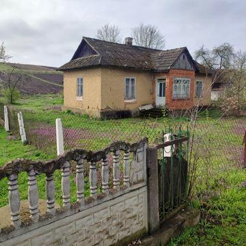 Продам будинок  в смт.Коропець