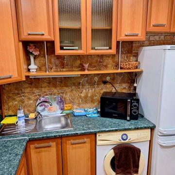 Здається в оренду 2 кімнатна квартира з автономним опаленням .