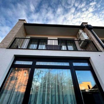 Оренда від 3 місяців половини будинку з двориком