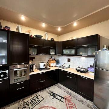 Сдам крупногабаритную 3х к.к в новострое со своим гаражом !!!