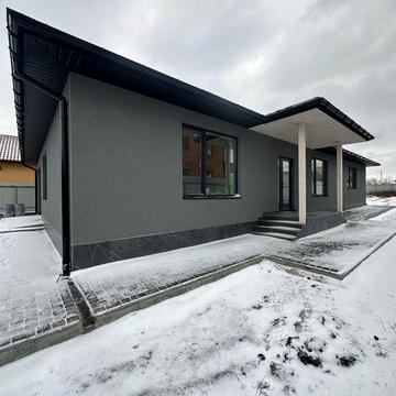 Продам новий будинок з ремонтом у пʼяти хвилинах від центру міста