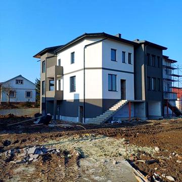 Збудований котедж У ЦЕНТРІ З.Води,гот. до ремонту!Без комісії!!!