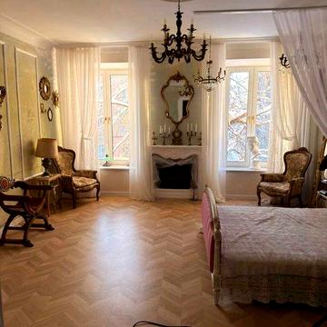 Пропонуємо до продажу трикімнатну квартиру "сталінку"