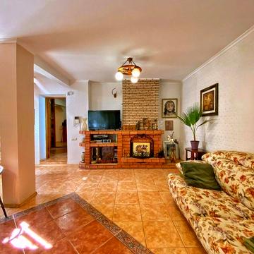 Дом на улице Абрикосовая с сауной и бассейном