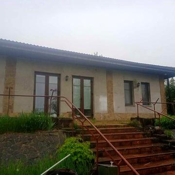 Здається  довгострокову оренду будинок в Скоморохах в районі церкви