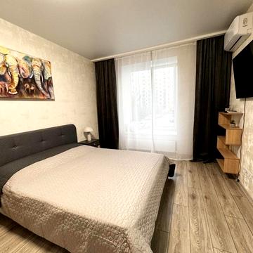 Героїв Небесної Сотні просп., 16/24