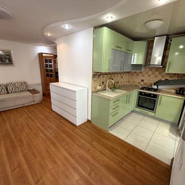 Телефонуйте Домовимось оренда 2 кім  Небесної Сотні