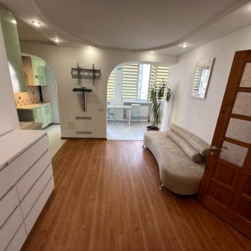 Телефонуйте Домовимось оренда 2 кім  Небесної Сотні