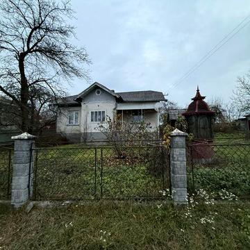 Приватний будинок, хата у селі Закрівці із земельною ділянкою