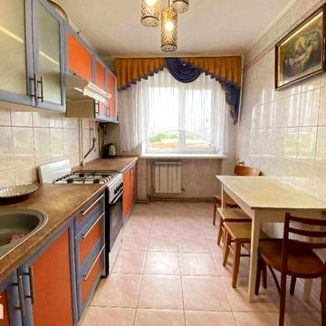 Продається 3-кімнатна квартира вул. Левка Лук’яненка 4374