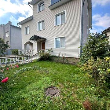 Продам просторий будинок у місті