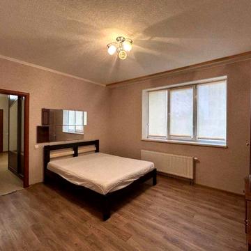 Сдам 2х комн квартиру м. Защитников Украины в новострое