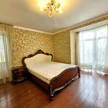 Здається в 2к Голосіївський р-н, Ю.Здановської 56